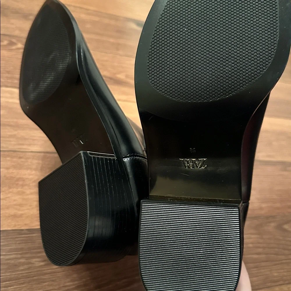 Zara faux leather black Chelsea ankle boots with gold heel - Picture 9 of 11